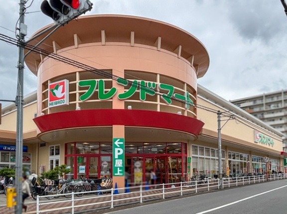 府道115号線ぞい氷室町の「フレンドマート」がリニューアルオープンしてる
