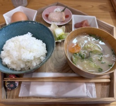 旅先で早起きするワケ… 霧島で見つけた「正しきニッポンの朝ごはん」〜霧島　いつつみ〜