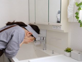 セリア＊この穴なに？洗顔のストレス激減ヘアバンド♪