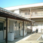 人事「男子の独身寮は風呂トイレ共用でボロイです」