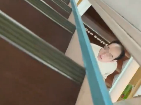 新宿ドンキ階段のパンチラ覗き男性は誰で何者？名前・顔画像・インスタは特定？その後逮捕されたのか、トレンディエンジェル斎藤への風評被害も調査