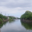 川辺を歩く。セーヌでもないけど
