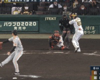 【阪神】8回裏　中谷のヒットでノーノー回避！！