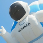 �ؽ����Ҷ���ǰ�����ASIMO��❗�٤β���