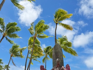「ワイキキで一番お気に入りのカフェはここやねぇ。」夫婦で意見が一致した、カイコーヒーのクイーンズ アーバーです。ここは良い。