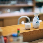 飲み屋で知らん人と話すのってどうやるの？