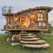 【画像】丘の上に建つおしゃれなログハウス