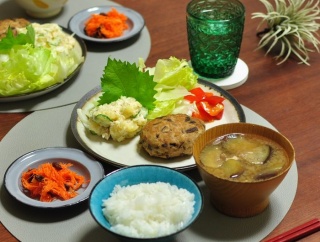 話を聞いているうちについ食べたくなってしまった【しいたけバーグ】で晩ごはん