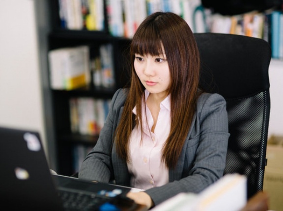  【画像あり】アッネ「在宅だからスカート履かなくて良いか…」⇒！！！