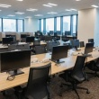 フリーアドレスのオフィス生産性向上!新拠点に液晶ディスプレイ1,000台超を導入