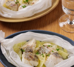 タラとじゃがいものガーリックバター蒸し【#簡単 #時短 #レンジ #クレハタイアップ #PR】