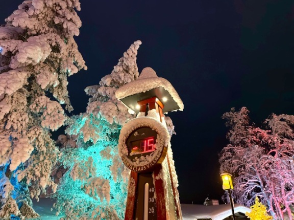 サンタクロース村　フィンランドのロヴァニエミ