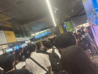 【画像】埼京線運転見合わせで通勤難民大量発生！山手線は地獄絵図にwwwwwwww