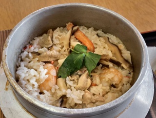 燕「五目釜飯」