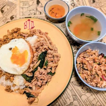 タイ料理惣菜屋台「ＬＡＲＢ」（湯島）で「東北　ラープ」「南　クワクリン」「全土　ガパオ」皿盛り