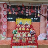 『デイサービスのお雛飾りと共に📸//薔薇の樹苑デイサービス』の画像