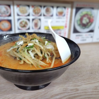 《担々麺と味噌ラーメンが融合したような味わいの四川そば!》亀 らーめんやさん＠あきる野市<四川そば>