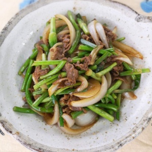 間違いない美味しさ♪ニンニクの芽と牛肉の甘辛炒め