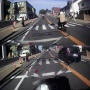 【ドラレコ】先頭車が歩道の人のために停車するも後続車が信じられない行動に！！チンパンジーからは免許とりあげろよもう･･･