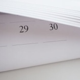 『使わないカレンダーを断捨離する前にアートっぽく写真に撮る』の画像