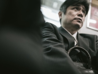 東京「毎月何十万も家賃払って満員電車です」