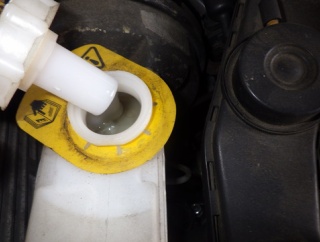 GTO様オイル交換でご来店でしたが、ブレーキフルード漏れが…