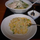 中華屋で鶏そばと炒飯