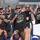 ドジャースの衝撃行動！ロハス、サッポロビール中瓶ラッパ飲みやんけ！