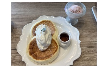 『Cafe Robでふわふわ台湾パンケーキ＆黒胡麻ラテ』の画像