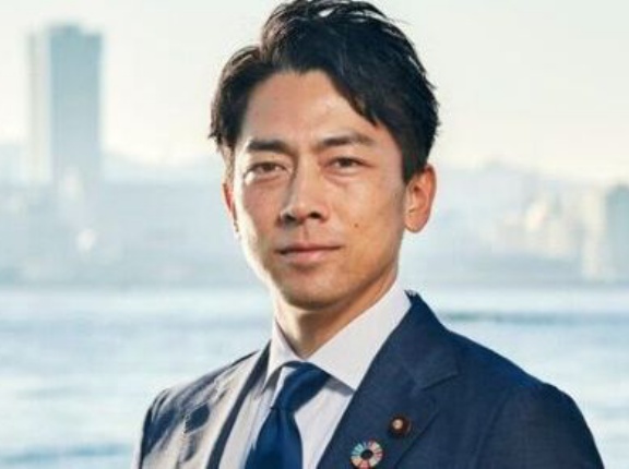 小泉防衛相、古のツイッタラー疑惑