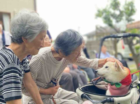 成田ホーム第二回ふれあい会。笑顔の花がたくさん咲きました。