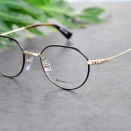 上品な印象で掛けられる クラウンパントZ-parts「Z-133」