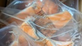 気仙沼の鮭が届いた男の子ｗｗｗ（※画像あり）