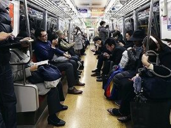 スマホが無かった時代、ちょっとした空き時間に何してたか思い出せない