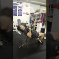 トレーニングの様子　　　インクラインダンベルプレス　　男性