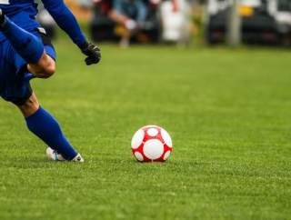 サッカーはドリブルで突っ込んでくやついないと点取れない事実…