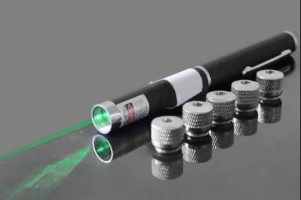 レーザーポインター高出力
