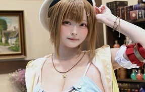 コミケに登場した「ライザ」のコスプレをした美女、ガチで胸や太ももがすごすぎて6万いいねでバズりまくる！これもう本人だろ・・・