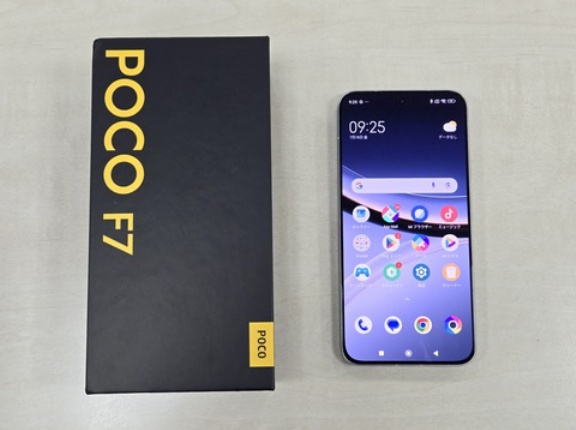 5万円台の超コスパ高なフラッグシップスマホ「POCO F7」を試す！大容量電池やリバース充電に対応でモバイルバッテリー的活用も【レビュー】