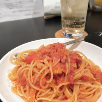 ぶらり、真夜中のトマトソースパスタ&ハイボール@喫茶&BAR 現実逃避【横手市】