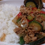 『夏野菜＜ズッキーニ＞を使って①～ズッキーニのにんにく肉味噌炒め』の画像