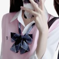 【画像】女子中学生、肩出しすぎ問題　←こんなん許されるんか？