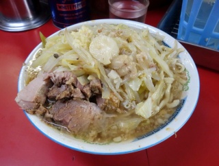最終回は ラーメン二郎  目黒店 ☆　 絶品！  小豚ラーメン  600円