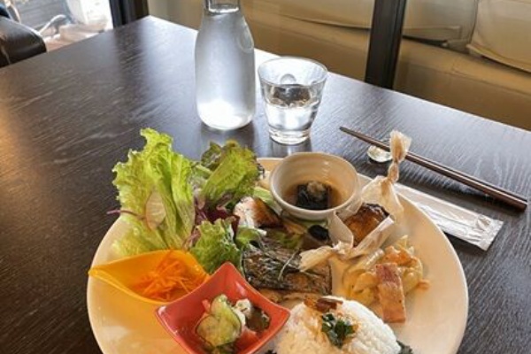 あっちこっちここページ March. #illustration