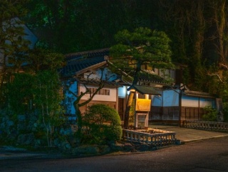 旅館の仲居さん「中国人や韓国人でもチップくれるのに日本人はくれない。ドケチでお礼さえもない」