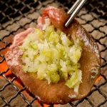 山盛りネギが乗ってる牛タンひっくり返すやつwwwwww