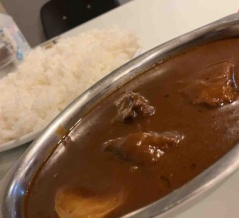 ビーフももちろん好きなのよ　カレーの店 ボンベイ 本店