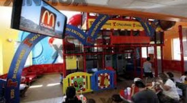 マクドナルド店員、コーラ中身に誤って洗剤　女性客が危篤状態に…中国