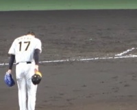 ヤクルト青柳、小幡に死球で球場内ブーイング