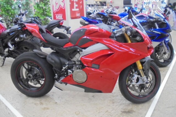 バイク館 ブログ 珍しい独自輸入バイクが多数あります 外車